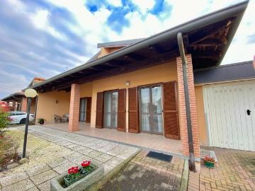 VILLA INDIPENDENTE + 2 BOX – Cod. 7054