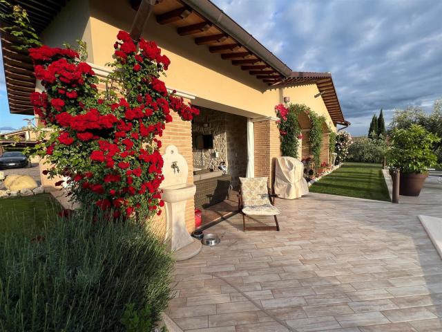 Villa indipendente di ultima generazione 290m² Terni