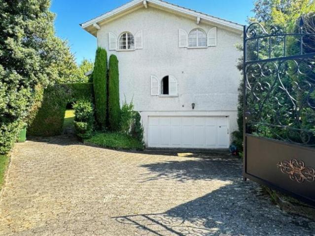 Villa individuell in Founex