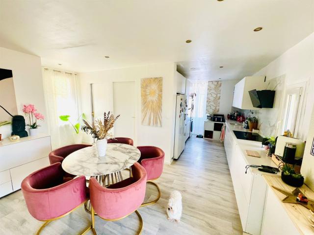 Villa individuelle 193m2 3 logements indépendants T5 / T2. 193m² Cagnes sur Mer
