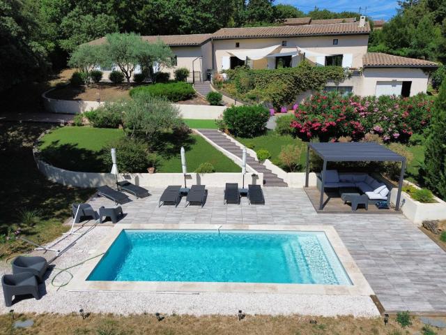 Villa Individuelle 226 M² Avec Piscine 226m² Tourves