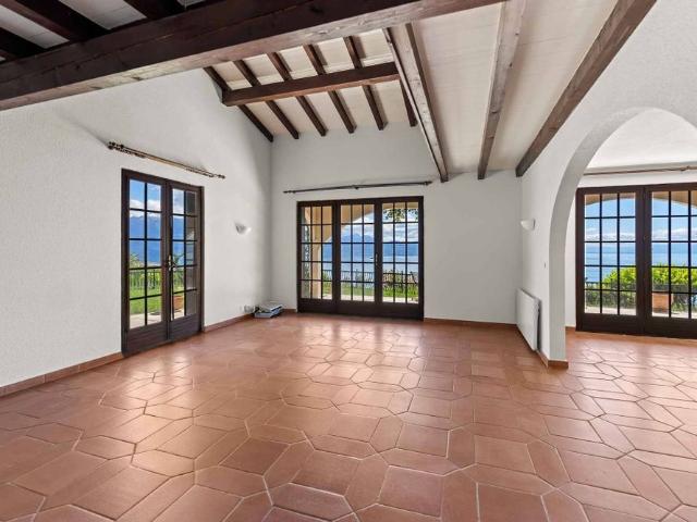 Villa individuelle avec piscine et vue panoramique sur le lac
