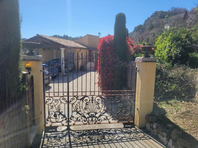Villa individuelle de 128m2, terrain arboré de 2467m2, vue dégagèe, Bonson