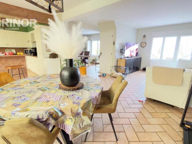 VILLA INDIVIDUELLE DE SEMI PLAIN PIED SUR PLUS DE 2300 M² / POSSIBILITE DE DIVISER LE TERRAIN