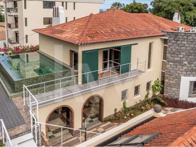 Villa Infante | Moradia Citadina com Elegância 425m² São Pedro Funchal