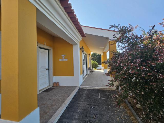 Villa Isolada Premium de 4 Quartos com Piscina e Vista para. 240m² Alfeizerão