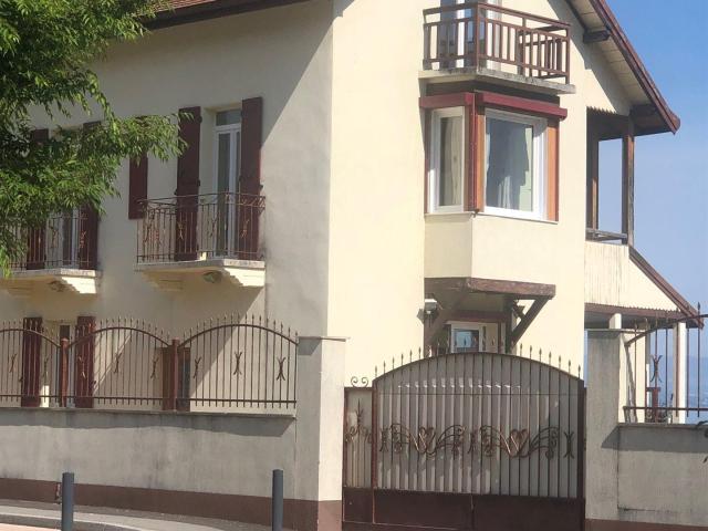 Villa Léman pieds dans l'eau 250m² Évian les Bains