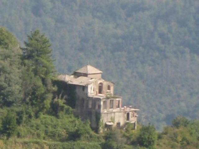 Villa Liberty da ristrutturare, o riqualificare 400m² Tivegna