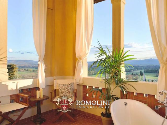 Villa Liberty In Vendita In Posizione Panoramica In Toscana 911m² Loro Ciuffenna