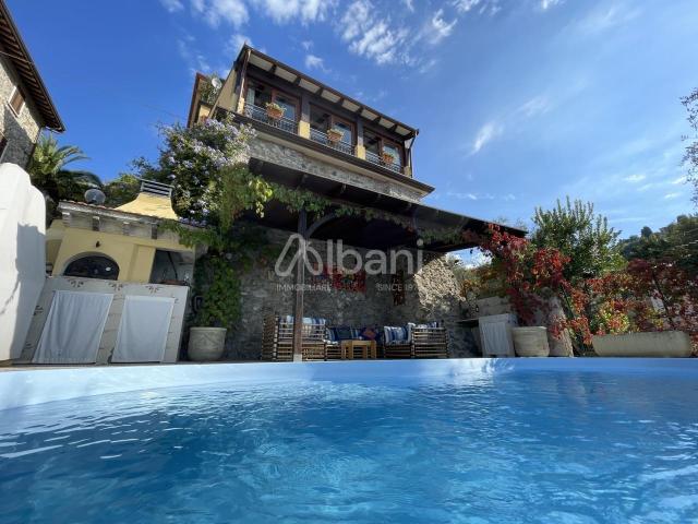Villa Località 21 9 vani 300mq