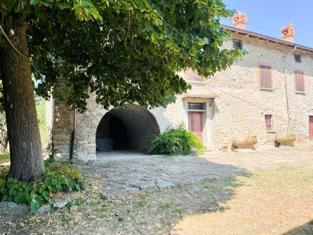 Villa Località Gaini 17 vani 500mq