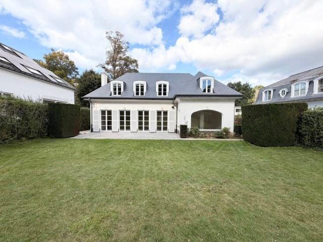Villa located in the pleasant Hoogvorst neighborhood!
