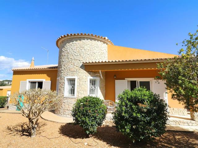 Loulé São Clemente Villa €695.000| Construído em 1990 | Térr. 1330m² Loulé São Clemente
