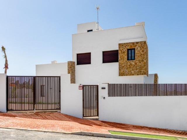 villa luminosa y elegante con 3 dormitorios con posibilidad. 202m² Finestrat