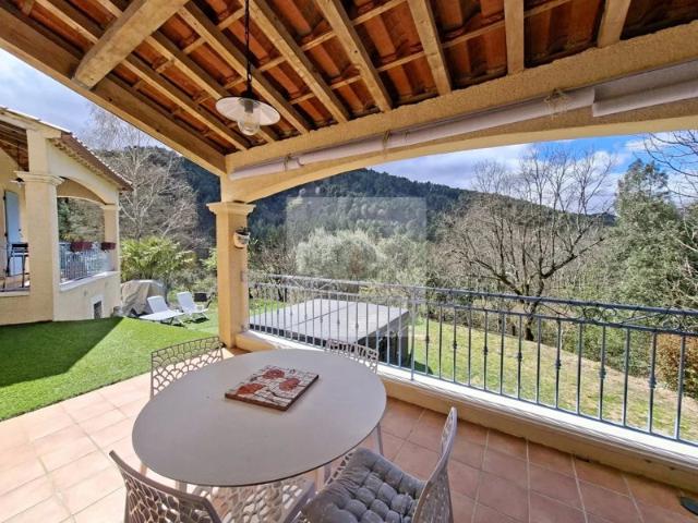 Villa lumineuse au calme