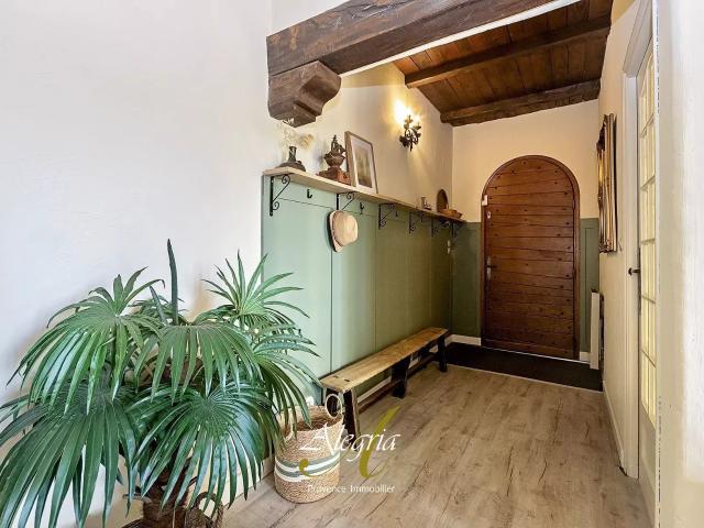 Villa lumineuse avec vue sur le Massif des Maures terrasse. 181m² Les Arcs