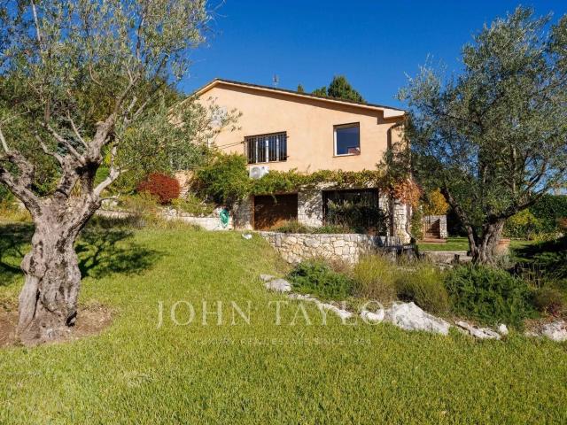 Villa lumineuse avec vue panoramique 172m² La Colle sur Loup