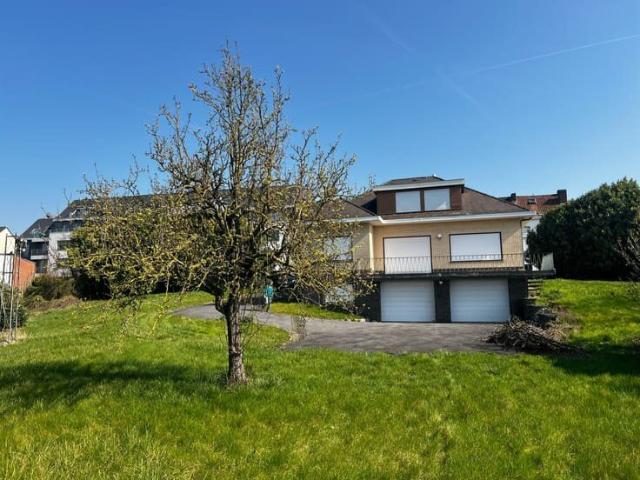 Villa lumineuse avec jardin & garages, Proche centre & gare