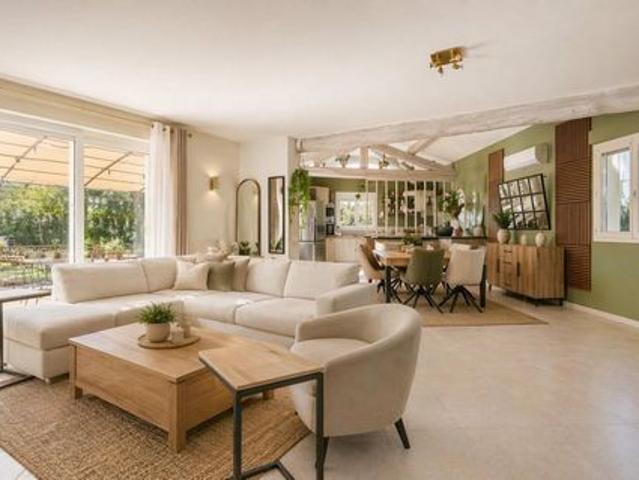Villa lumineuse avec piscine, tout confort, au calme