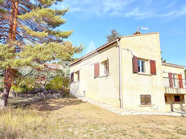 VILLA LUMINEUSE DE 125M2 GARAGE AU CALME JARDIN ARBORE A PIERREVERT