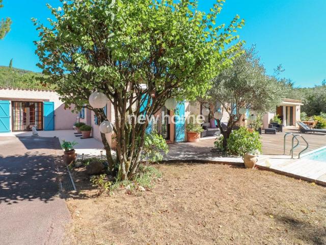 Villa lumineuse de plain pied, plein sud avec piscine et gar. 135m² Seillans