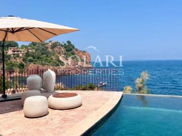 Villa luxueuse pied dans l'eau avec accès plage privée, salle de sport & sauna à Théoule sur Mer