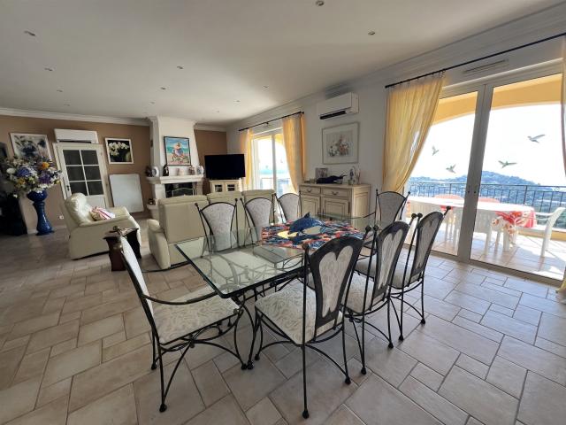 Villa Magnifique Récente avec Vue Panoramique sur la Mer à C. 210m² Cavalaire sur Mer