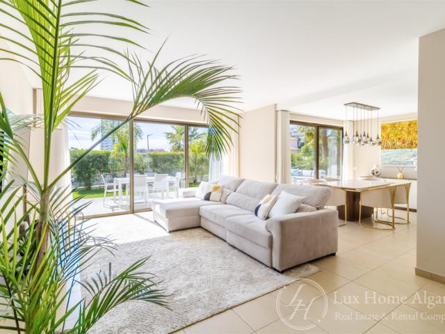 Villa Maréa – Exclusivo T4 Duplex com Jardim Privado e Jacuz. 195m² Portimão