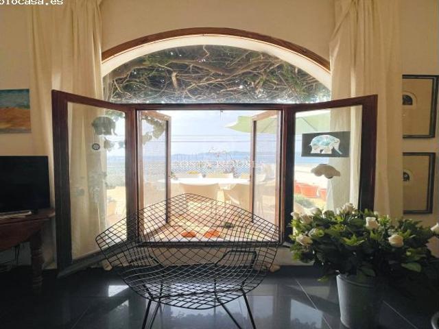 VILLA MARINA, UN EXCLUSIVO HOGAR EN PRIMERA LINEA DEL MAR EN EL PUERTO DE JAVEA