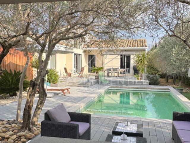 Villa Maussane Les Alpilles 130 m2 habitables sur 700 m2 arboré et clos Piscine au sel