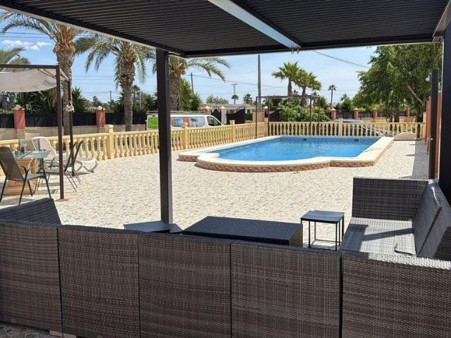 Villa mediterr&aacute nea con piscina en Catral &ndash Costa. 0m² Catral