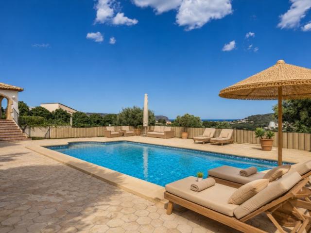 Villa mediterránea con piscina y vistas al mar en alquiler Tarraula, Jávea