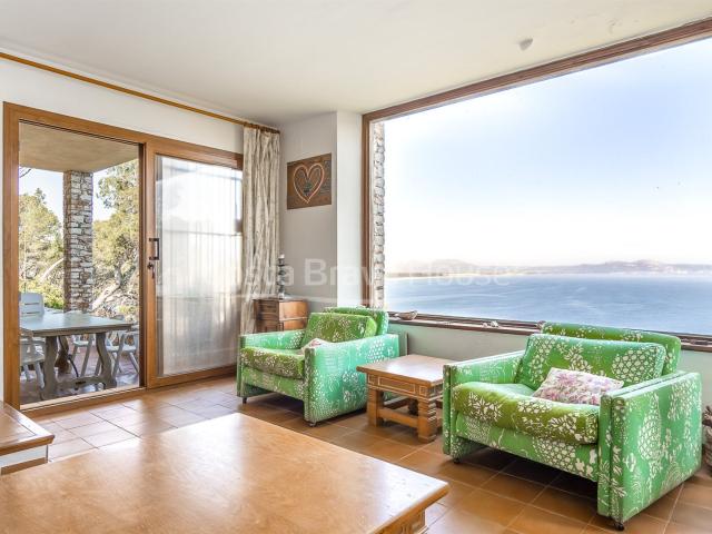 Villa mediterránea en venta con vistas al mar en primera lín. 251m² Begur