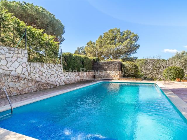 Villa mediterránea en venta en Calella de Palafrugell con pi. 330m² Calella de Palafrugell