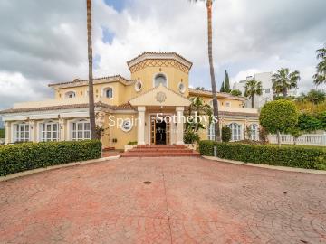 Villa Mediterranean Charm es una excepcional residencia de l. 848m² Estepona