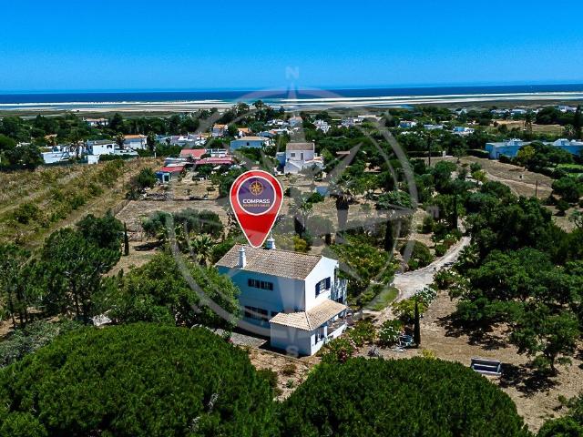 Villa mediterrânica com 3 quartos na Ria Formosa, com jardim. 186m² Luz de Tavira e Santo Estêvão