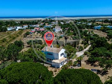 Villa mediterrânica com 3 quartos na Ria Formosa, com jardim maduro, perto de Tavira