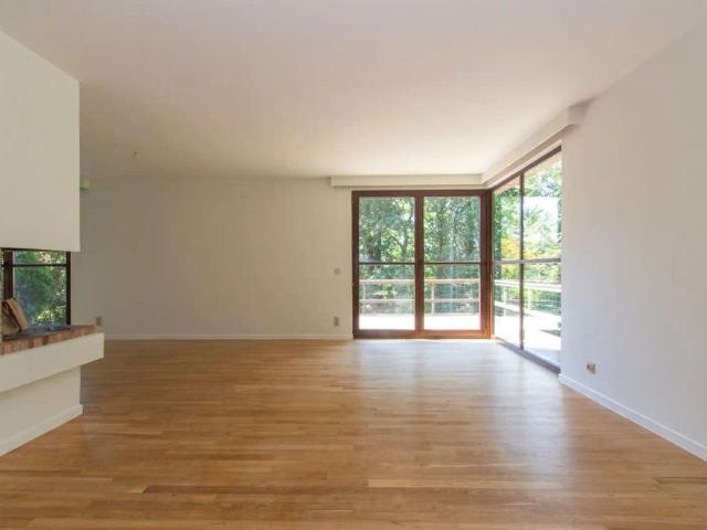 Villa met 3 slaapkamers, garage en mooie tuin