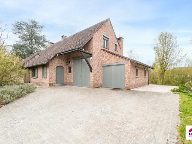 Villa met drie slaapkamers in Dilbeek