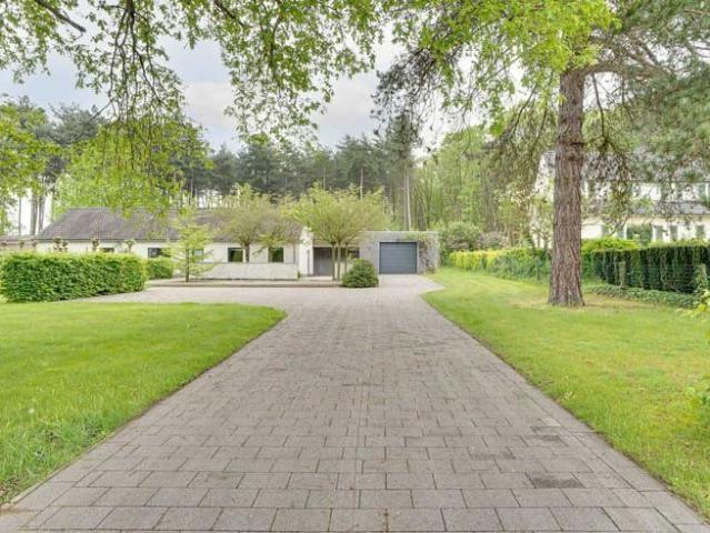 Villa met EPC A, 4 slaapkamers en bijgebouw op 5.000 m²