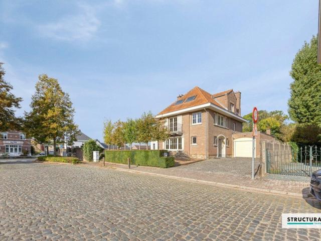Villa met luxe afwerking in het idyllische Kobbegem!