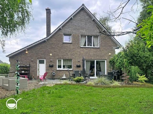 Villa met mooie tuin tussen Latem en De Pinte