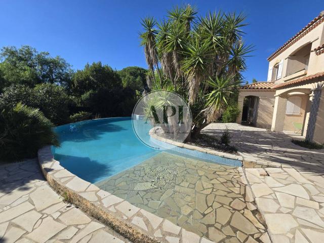 VILLA meublée avec piscine, 3 chambres + studio indépendant sur