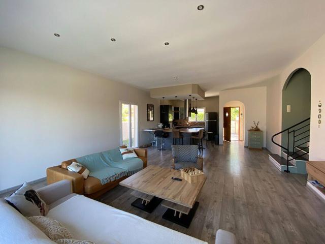 VILLA MEUBLÉE JARDIN/PISCINE/TERRASSE/GARAGE 4 pièces 160m²