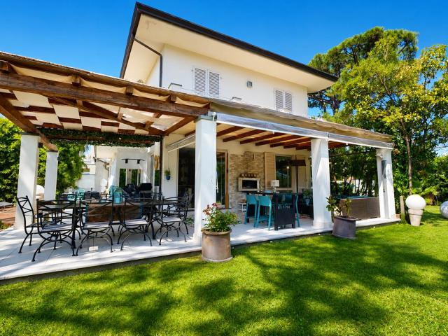 Villa Mimi – Elegante villa con giardino privato e jacuzzi vicino Roma Imperiale
