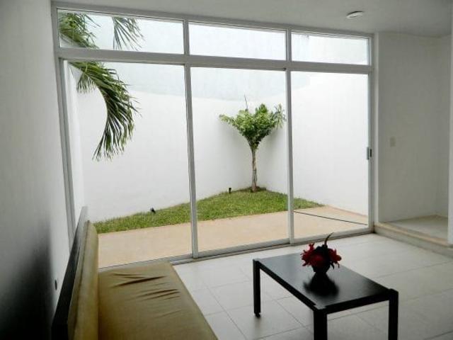 VILLA MINIMALISTA DE DOS PISOS EN SAN RAMÓN NORTE