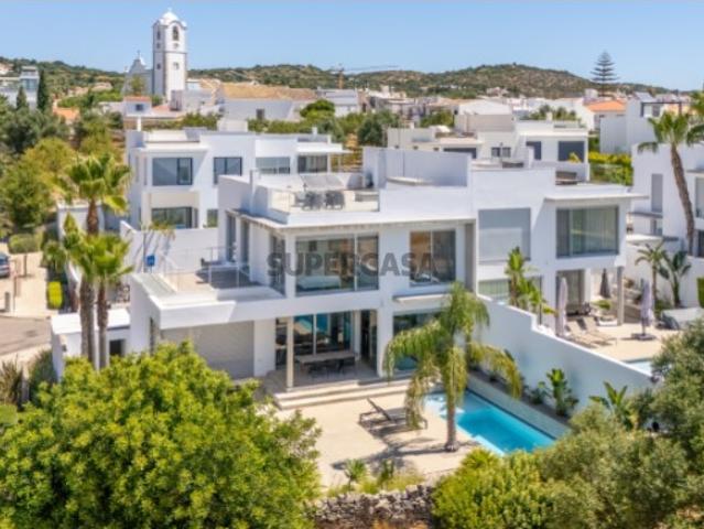 Villa Minimalista Moderna com panoramas costeiros em Santa Bárbara de Nexe