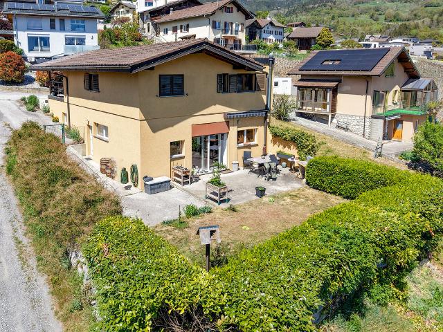 Villa mit 5,5 Zimmern am Rand der Weinberge, herrlicher Ausblick, ruhig, sonnig