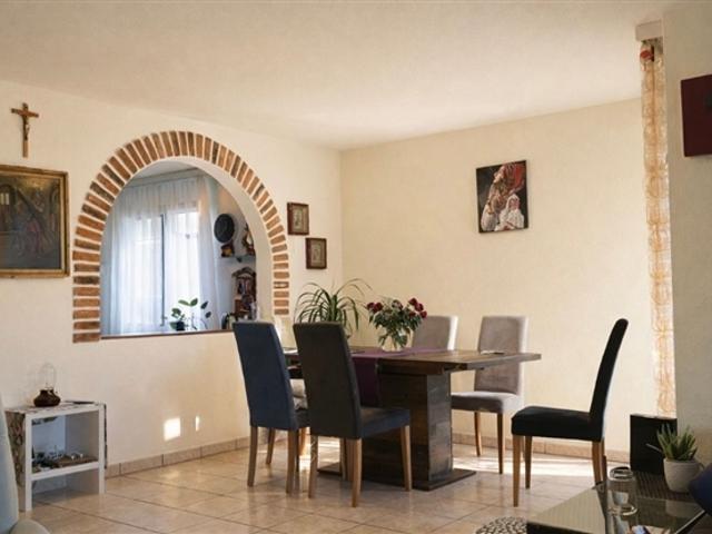 Villa mit 5,5 Zimmern und Garten