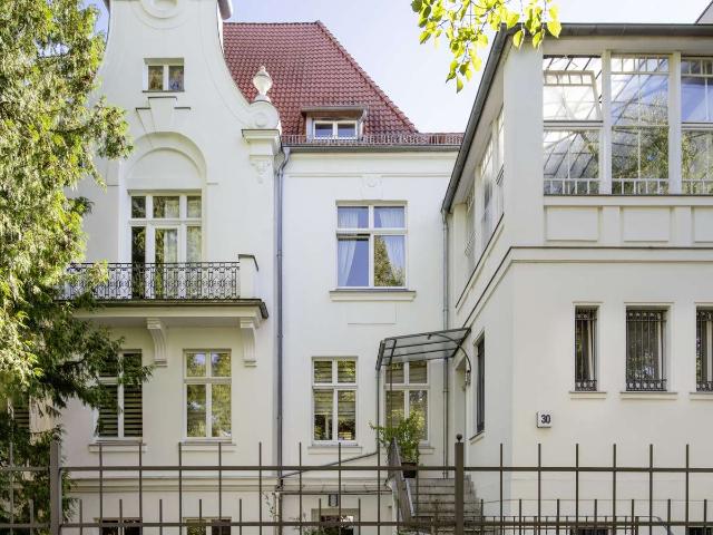 Villa mit Bootsanlegesteg am Tiefen See